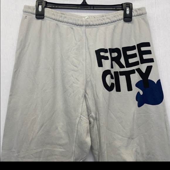 FREECITY 3/4 Sweatpants w/Blue Dove and Logo - Picture 4 of 9